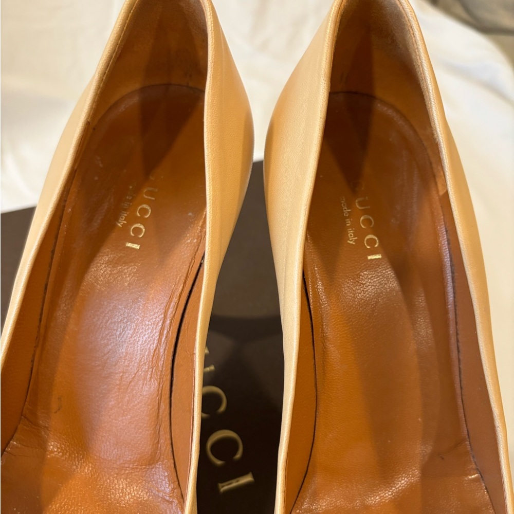 Gucci Women's Beige Leather Heels - Picture 3 of 10